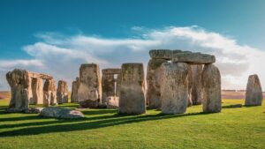 Um dos mais importantes monumentos da pré-história europeia, Stonehenge são as ruínas de um templo construído há mais de 5 mil anos.