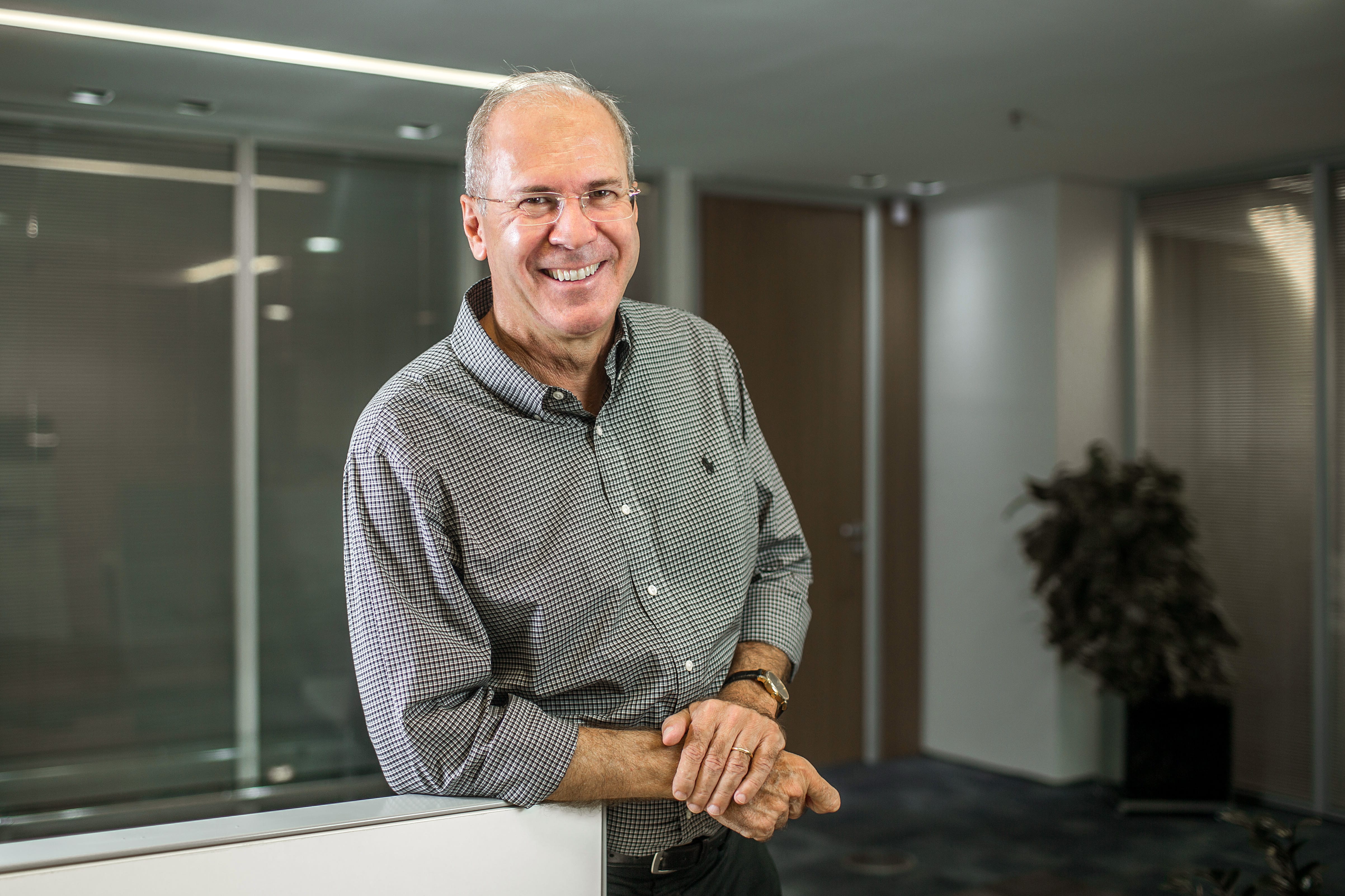 Livro de Wilson Poit conta a vida e as dicas do empreendedor